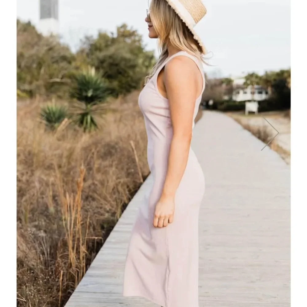Elegant Pink Sleeveless Dress - Picture 5 of 9